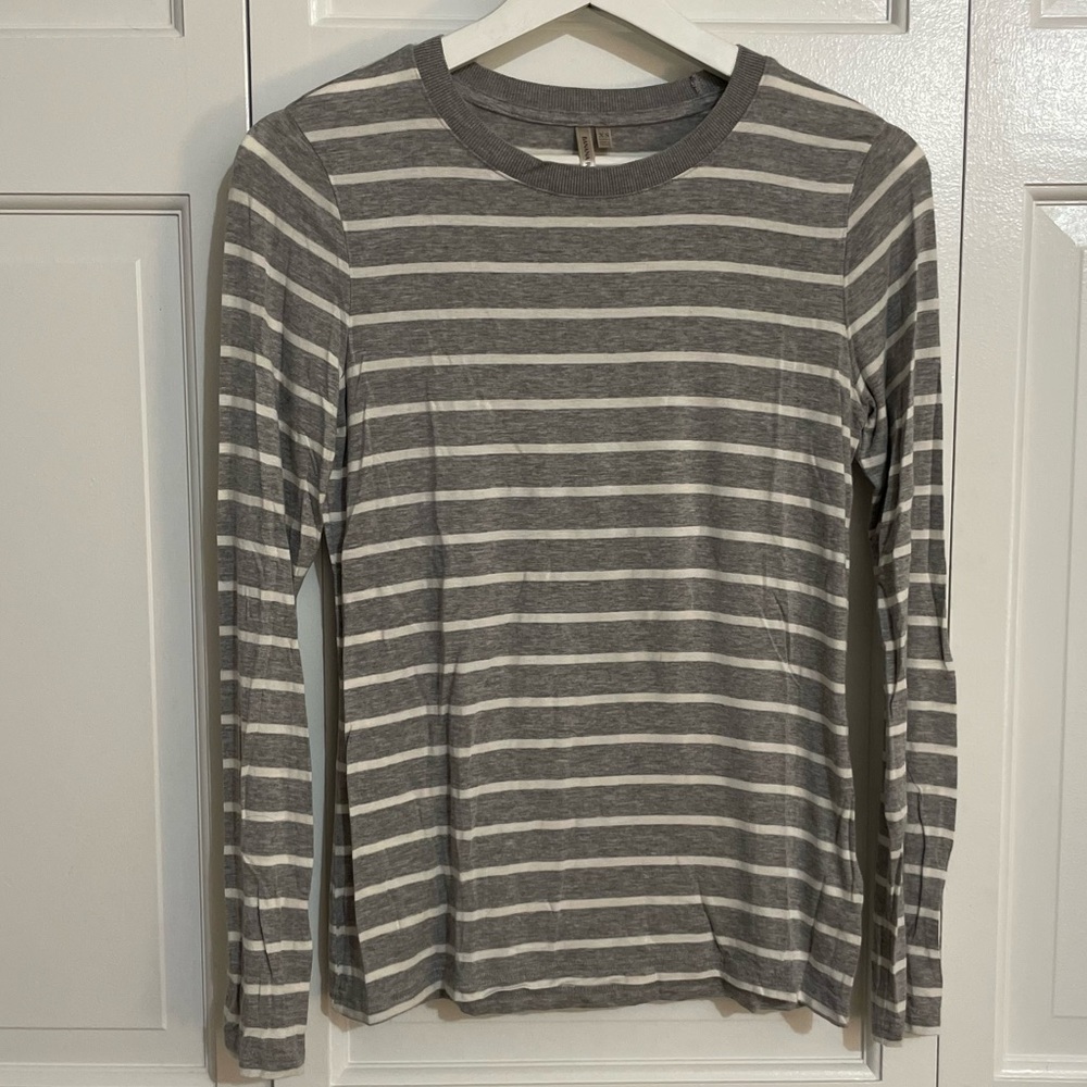 Banana Republic Gray and White Striped Long Sleeve Tee